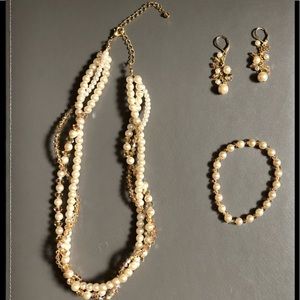 Multi strand short faux pearl necklace